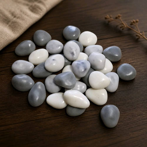 Χειροποίητες αρωματικές πέτρες( Wax Stones) που απελευθερώνουν διακριτικά το αγαπημένο σας άρωμα, προσφέροντας κομψότητα και αίσθηση φρεσκάδας σε κάθε χώρο. Ιδανικές για ντουλάπες, συρτάρια, μπάνια και μικρούς χώρους.